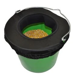 Horse Spa Products Black Water-n-Hole Slosh Proof Rim 20 Quart